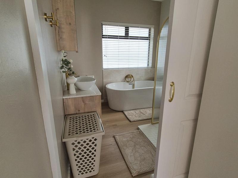 3 Bedroom Property for Sale in Kleinbaai Western Cape